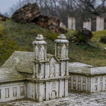 Valkininkų pranciškonų vienuolyno fragmentai