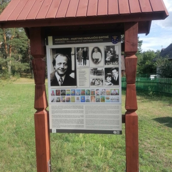 Poeto Martyno Vainilaičio takais